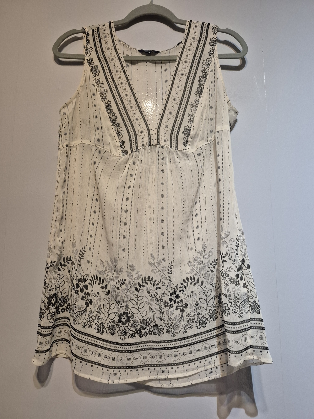 Reitmans White Sleeveless V-Neck Boho Floral Tunic - Picture 2 of 8